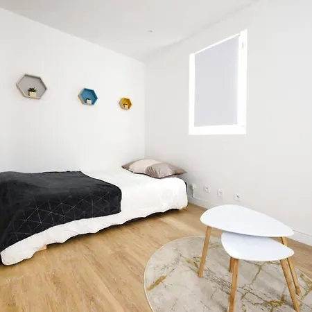 Le Petit Martegal Spacieux En Centre Et Proche De La Apartment